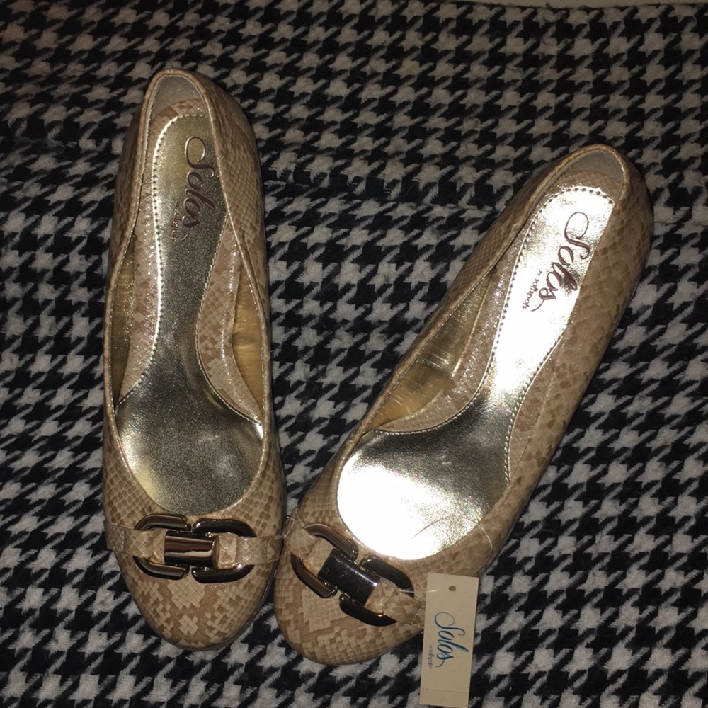 Shoes - Picture 2 of 2